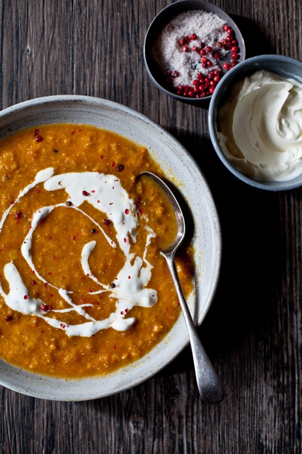 Lentil and tomato soup with saffron