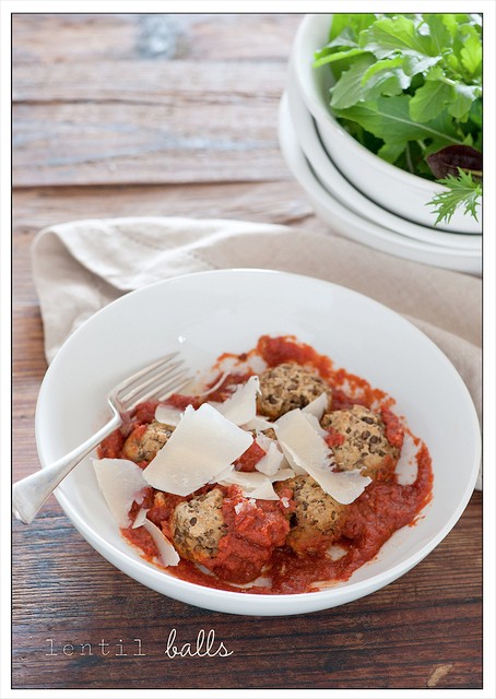 Lentil balls with tomato sauce
