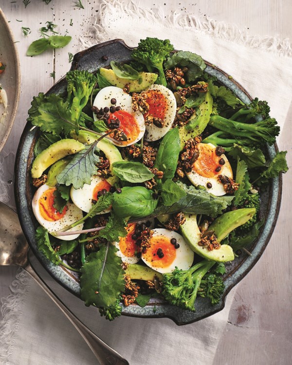 Lentil, broccoli and egg salad with crunchy seeds
