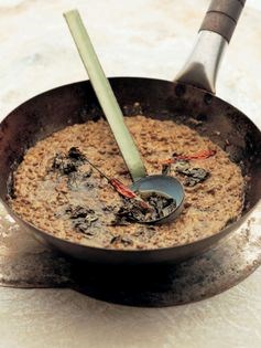 Lentil dhal with ginger and coconut milk