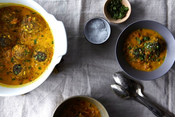 Lentil meatballs with Indian fenugreek sauce