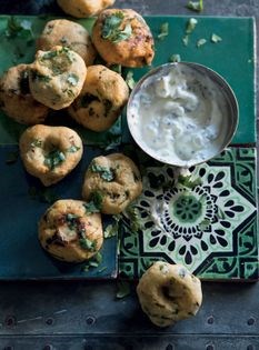 Lentil patties with coconut curd (Curd vadai)