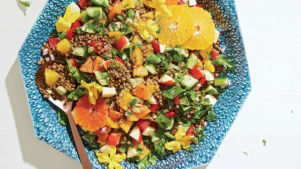 Lentil salad with oranges (Fakosalata)