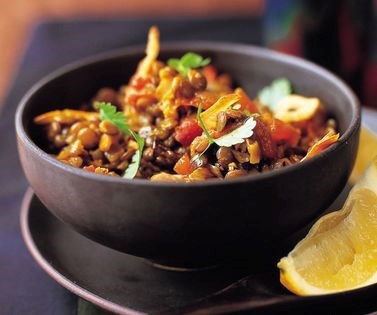Lentil salad with red onions and garlic