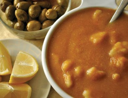 Lentil soup with dumplings (Adas wi riqaq)
