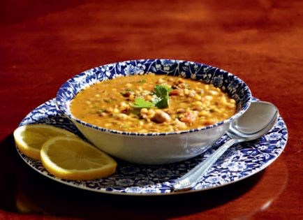 Lentil tomato soup (Harira)