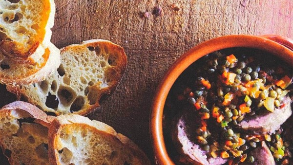 Lentils and pork sausage (Lenticchie e cotechino)