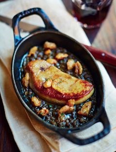 Lentils, foie gras and crispy duck skin (Foie gras, lentilles, graisserons)