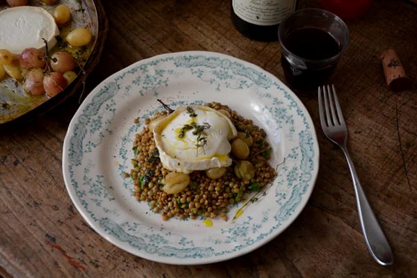Lentils, roast grapes and goat's cheese
