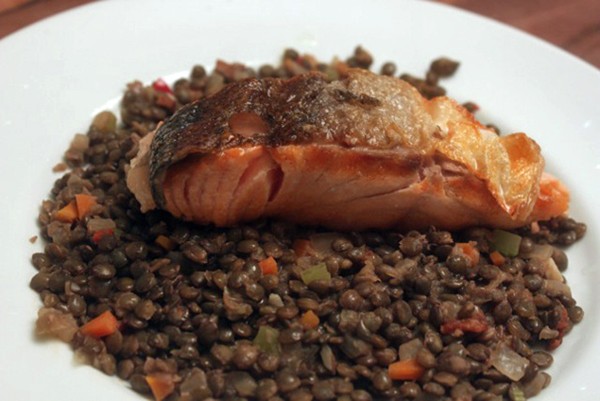Lentils with bacon and salmon