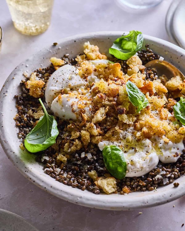 Lentils with burrata and breadcrumbs