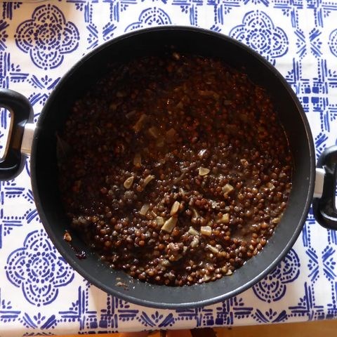 Lentils with preserved pork rind (Les lentilles aux couennes)