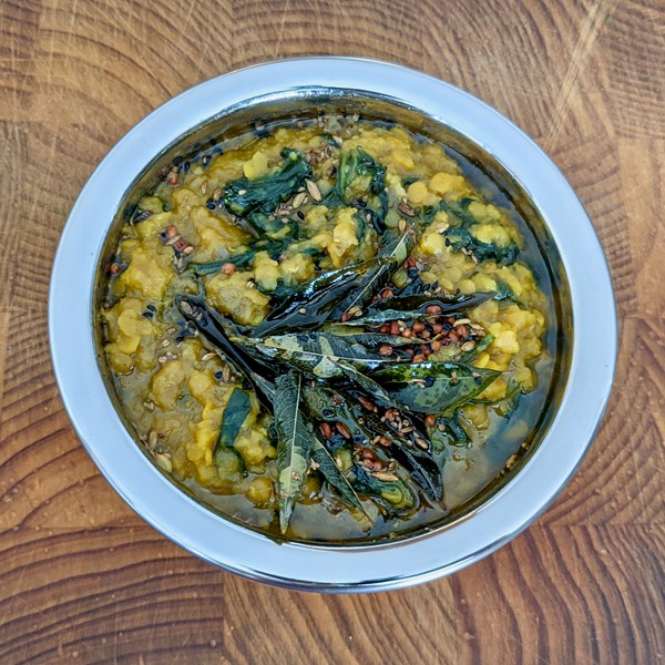Lentils with spinach (Dhal palak)