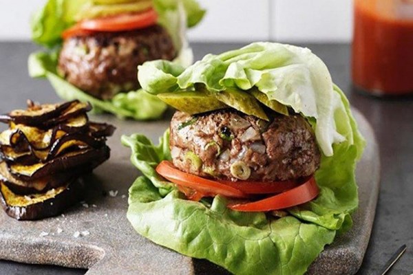 Lettuce burger and eggplant chips