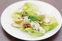 Lettuce, pear, blue cheese and walnut