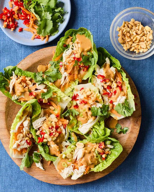 Lettuce wraps with chicken and peanut sauce