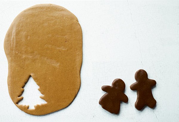 Light and dark gingerbread cookies