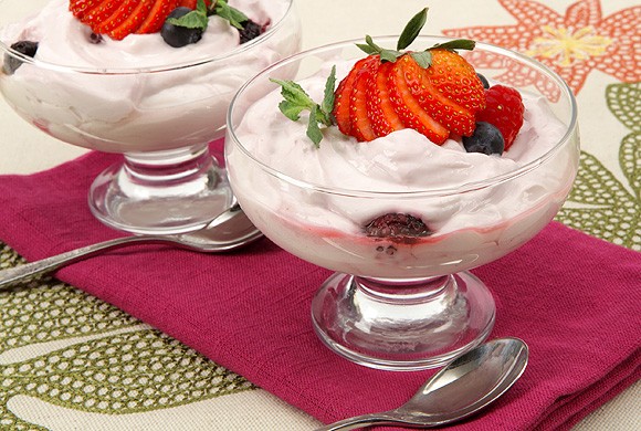 Light berry fool