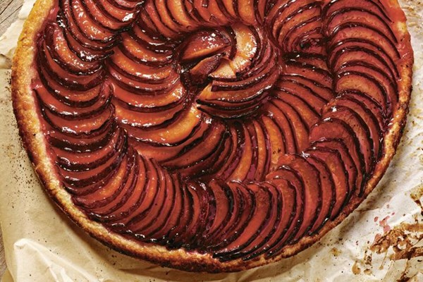 Light plum tart