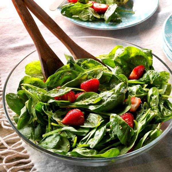 Light strawberry spinach salad