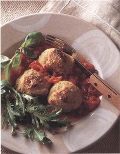 Light tuna cakes with tomato, pepper and olive oil sauce