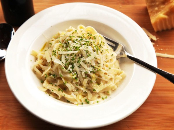 Lighter fettuccine Alfredo