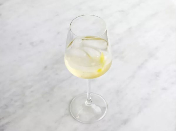 Lillet rouge + tonic