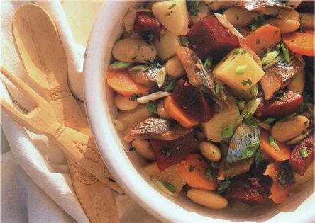 Lima bean and beet salad with smoked herring (Ospria ke pantzaria salata)