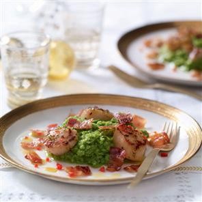 Lime and chilli scallops with minted pea purée
