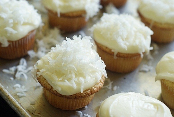 Lime-filled coconut cupcakes