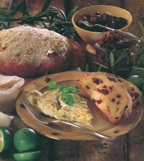 Lime-marinated chicken with Mediterranean bread