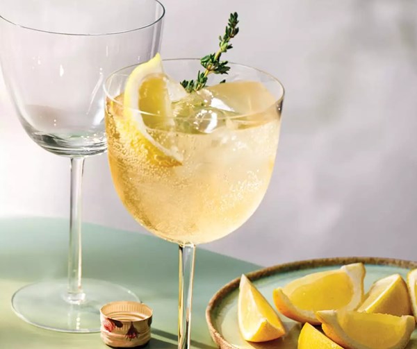 Limoncello & rosé spritz