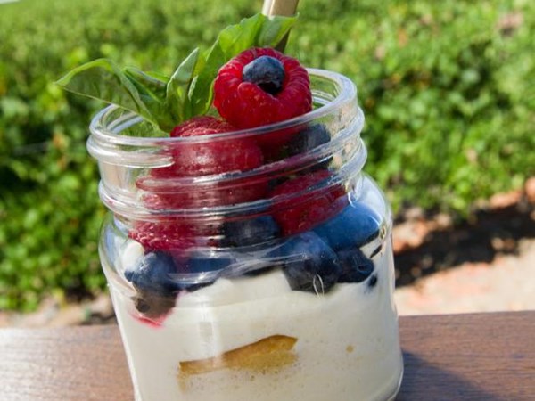 Limoncello and mascarpone parfaits (Crema di mascarpone e limoncello)