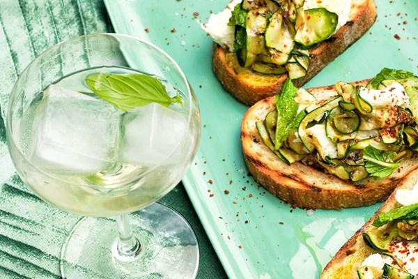 Limoncello basil spritz 