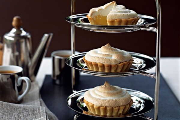 Limoncello meringue pies