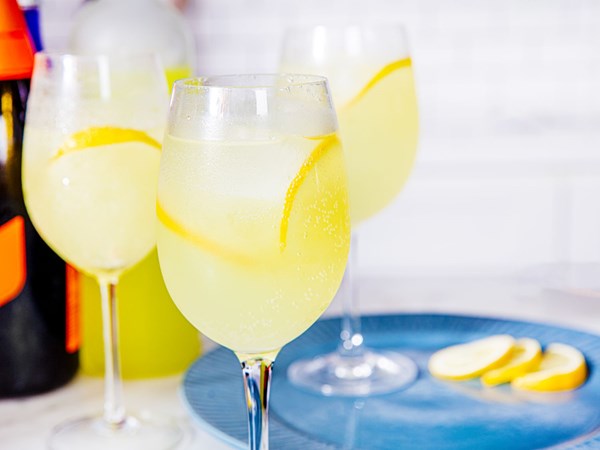 Limoncello spritz