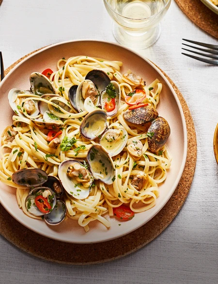 Linguine alle vongole with chilli pangrattato