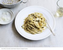 Linguine with a deliciously spicy pumpkin seed pesto