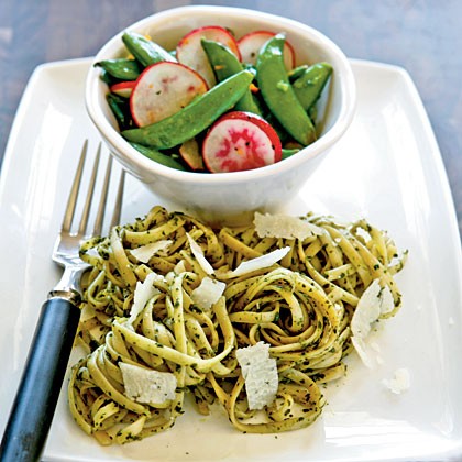 Linguine with arugula pesto