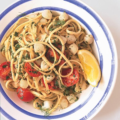 Linguine with bay scallops, fennel, and tomatoes