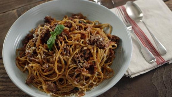 Linguine with beef ragu