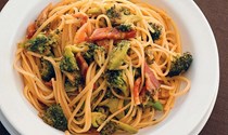 Linguine with broccoli and pancetta (Linguine broccoletti e pancetta)