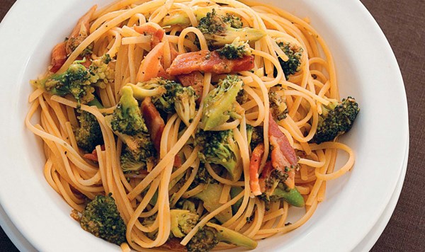 Linguine with broccoli and pancetta (Linguine broccoletti e pancetta)