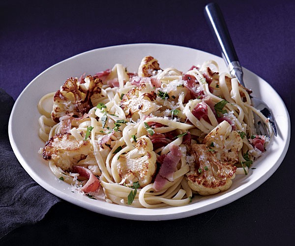 Linguine with cauliflower and prosciutto