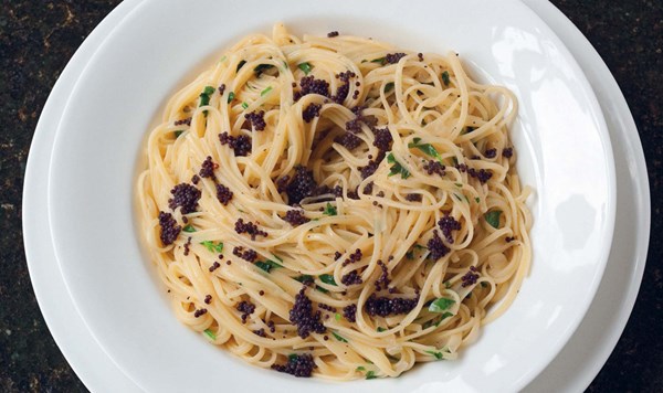 Linguine with caviar (Linguine al caviale)
