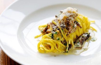 Linguine with ceps and trompettes