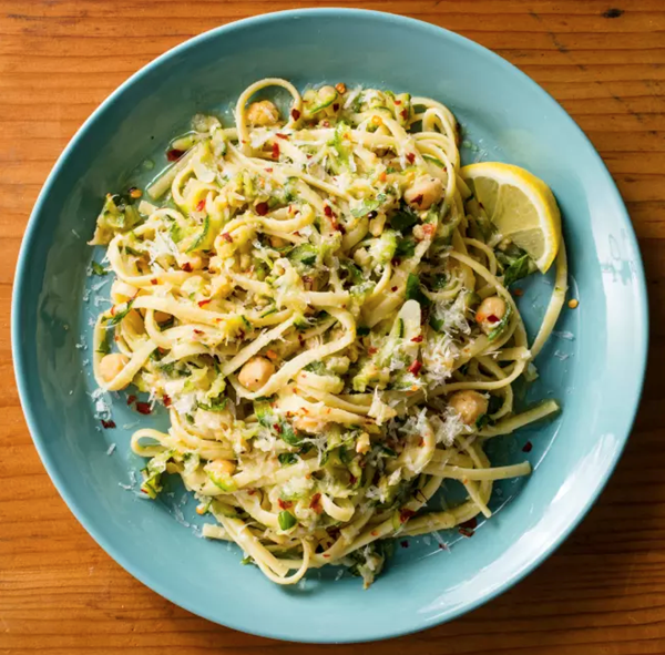 Linguine with chickpeas and zucchini