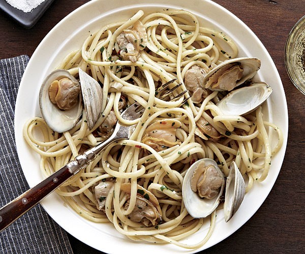 Linguine with clam sauce