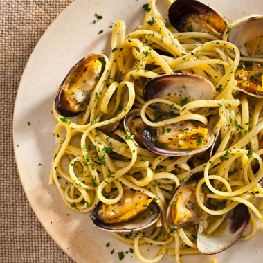 Linguine with clam sauce (Linguine con vongole)