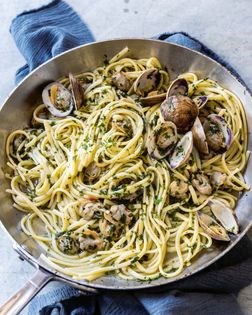 Linguine with clams